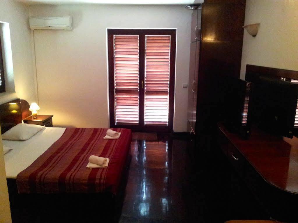 Villa Sara Guesthouse 斯韦蒂·斯特凡 外观 照片