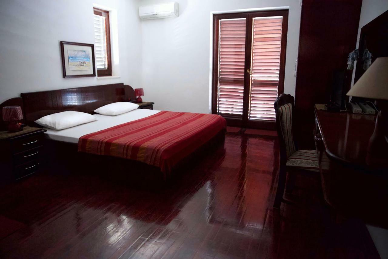 Villa Sara Guesthouse 斯韦蒂·斯特凡 外观 照片